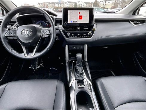 Used 2025 Toyota Corolla Cross XLE w/ Convenience Package image 14