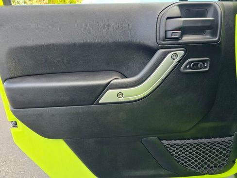 Used 2017 Jeep Wrangler Unlimited Rubicon w/ Max Tow Package image 18