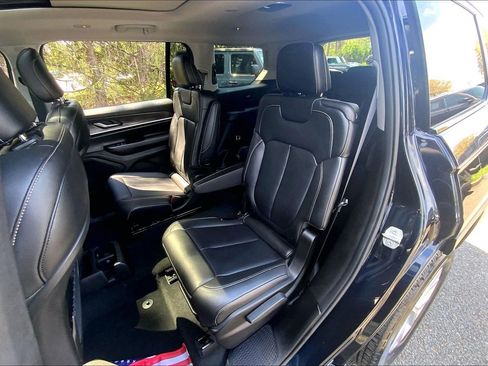 Certified 2023 Jeep Grand Cherokee L Limited AWD/4WD image 17
