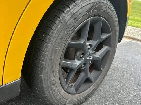 Used 2020 Kia Soul S FWD image 6