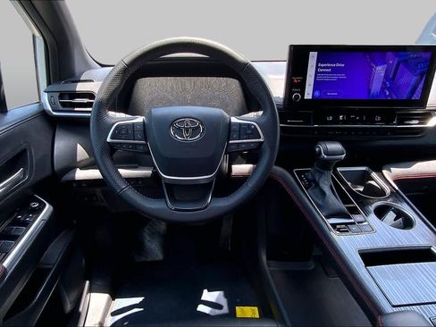 Used 2025 Toyota Sienna XSE FWD image 6