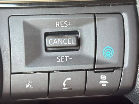 Used 2023 Nissan Rogue SV AWD/4WD image 25