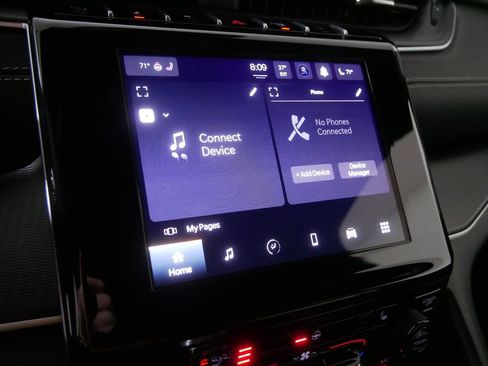 Used 2025 Jeep Grand Cherokee Altitude image 26