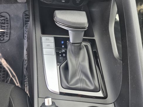 Certified 2025 Hyundai Elantra SE FWD image 25