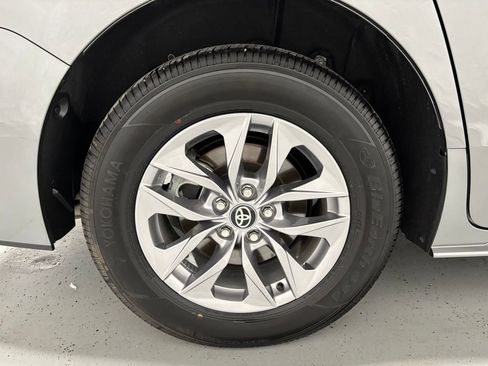 Used 2026 Toyota Sienna LE FWD image 69