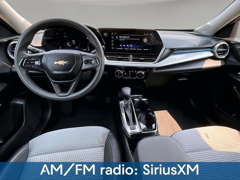 Used 2025 Chevrolet Trax LT FWD image 10