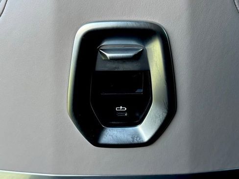 Used 2025 BMW 760i xDrive w/ Executive Package image 39