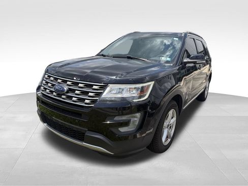 Used 2017 Ford Explorer XLT w/ Equipment Group 201A AWD/4WD image 1