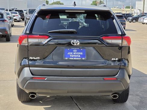Used 2025 Toyota RAV4 XLE FWD image 8