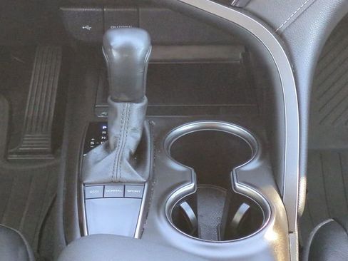 Used 2024 Toyota Camry SE image 20