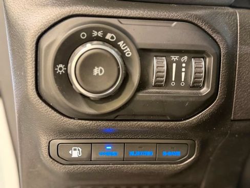 Used 2022 Jeep Wrangler Unlimited Sahara w/ Cold Weather Group AWD/4WD image 37