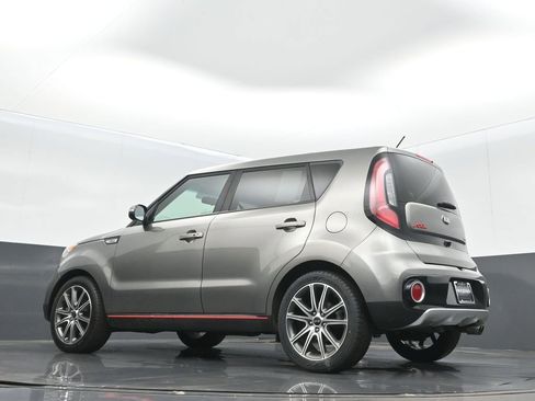 Used 2019 Kia Soul ! FWD image 17
