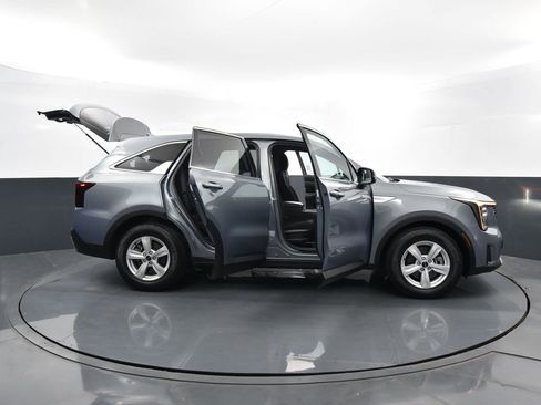 Used 2025 Kia Sorento LX image 39
