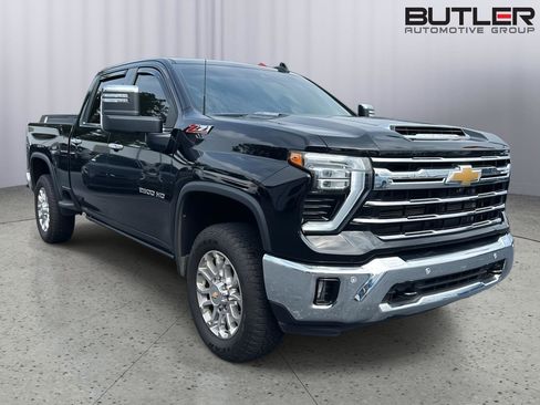Used 2025 Chevrolet Silverado 2500 LTZ w/ LTZ Convenience Package AWD/4WD image 5