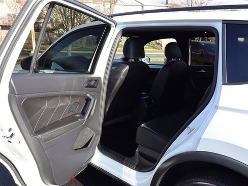 Used 2023 Volkswagen Tiguan SE R-Line image 24