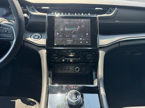 Certified 2023 Jeep Grand Cherokee L Altitude AWD/4WD image 9