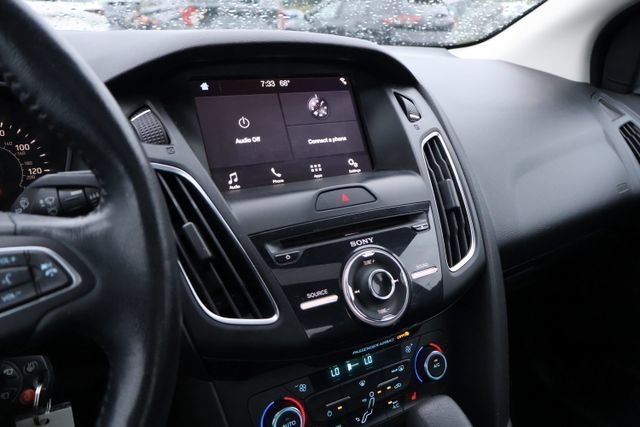 Used 2017 Ford Focus SEL w/ Cold Weather Package FWD image 13