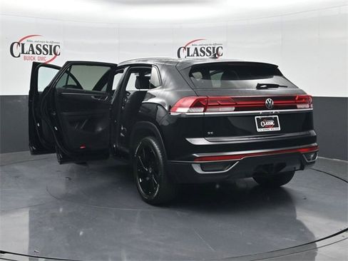 Used 2024 Volkswagen Atlas Cross Sport SE image 34
