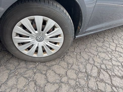 Used 2015 Volkswagen Golf S image 2