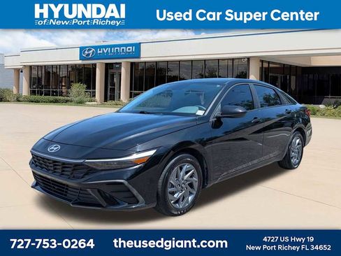 Used 2024 Hyundai Elantra SEL FWD image 1