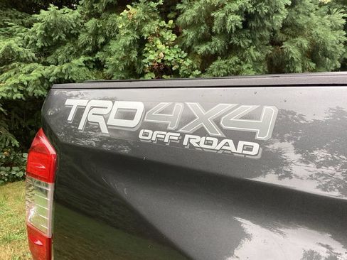 Used 2019 Toyota Tundra Limited w/ Limited Premium Package AWD/4WD image 17
