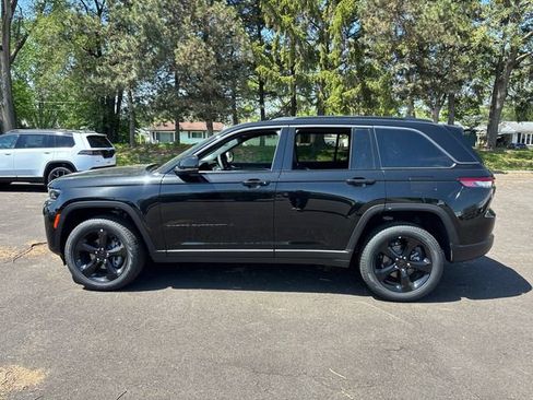 New 2026 Jeep Grand Cherokee Limited w/ Limited Altitude Package AWD/4WD image 3