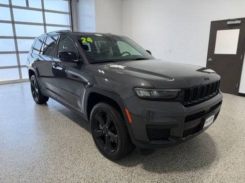Used 2024 Jeep Grand Cherokee L Altitude AWD/4WD image 2