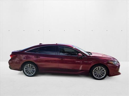 Used 2021 Toyota Avalon Limited image 4