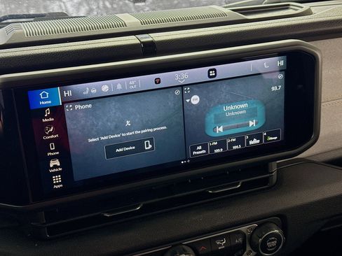 Used 2024 Jeep Wrangler Unlimited w/ Convenience Group image 16