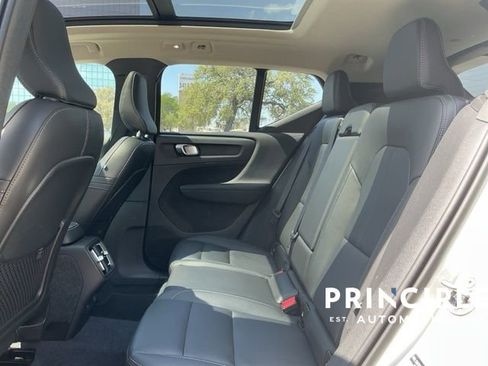 Certified 2025 Volvo XC40 B5 Plus AWD/4WD image 31
