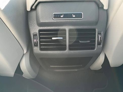 Used 2018 Land Rover Range Rover Evoque SE Premium image 11