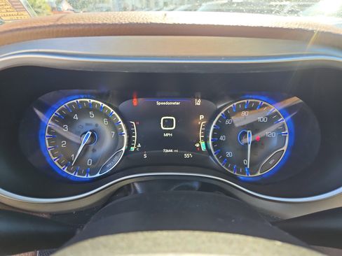 Used 2021 Chrysler Pacifica Limited w/ Uconnect Theater Family Group image 16