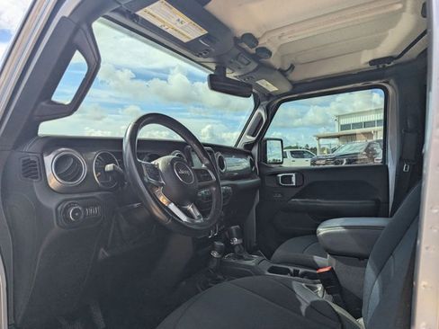 Used 2018 Jeep Wrangler Unlimited Sahara AWD/4WD image 12