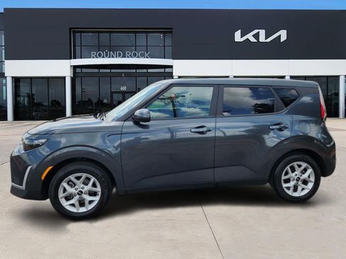 Used 2025 Kia Soul LX w/ LX Technology Package FWD image 4