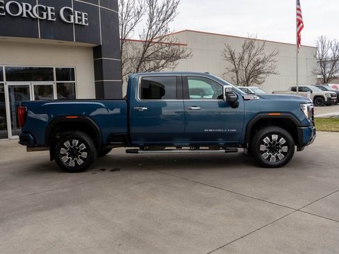 Used 2025 GMC Sierra 2500 Denali w/ Denali Reserve Package image 8