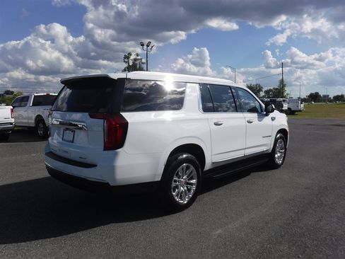 Used 2023 GMC Yukon XL SLT image 2