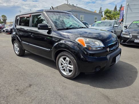 Used 2011 Kia Soul + w/ Audio Pkg FWD image 5