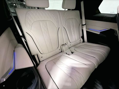 Used 2022 BMW X7 xDrive40i w/ M Sport Package AWD/4WD image 30