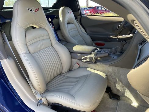 Used 2004 Chevrolet Corvette Convertible w/ Preferred Equipment Group image 11