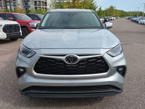 Used 2023 Toyota Highlander LE FWD image 9