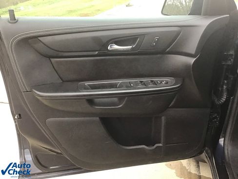 Used 2017 Chevrolet Traverse LT image 30