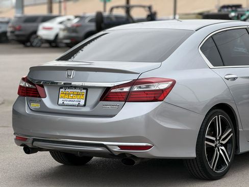 Used 2017 Honda Accord Sport Special Edition image 9