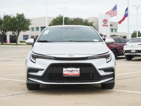 Used 2026 Toyota Corolla SE FWD image 3