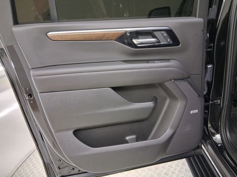 Used 2025 Chevrolet Suburban High Country AWD/4WD image 33
