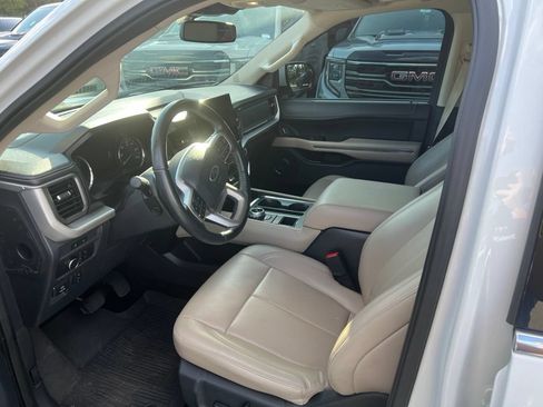 Used 2022 Ford Expedition Max XLT RWD image 3