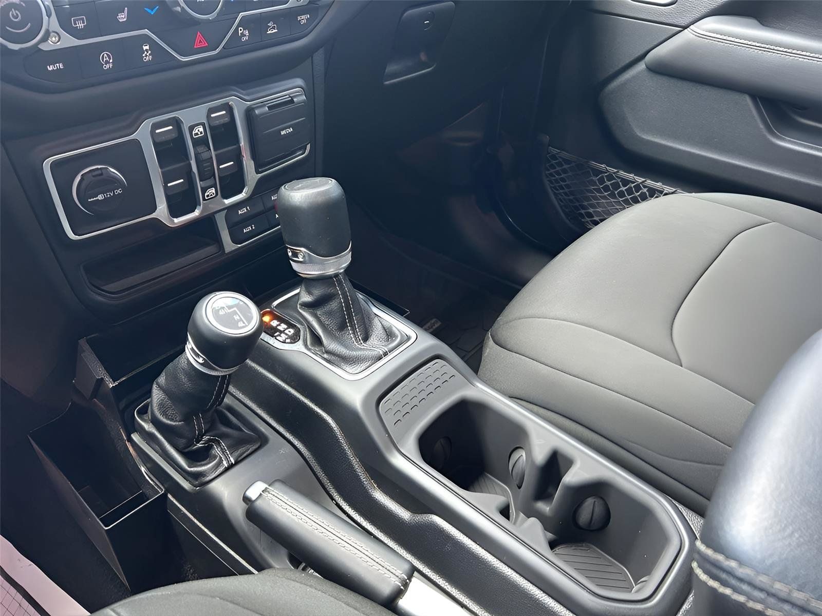 Used 2021 Jeep Gladiator Overland AWD/4WD image 23