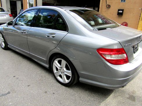 Used 2011 Mercedes-Benz C 300 4MATIC Sedan image 3