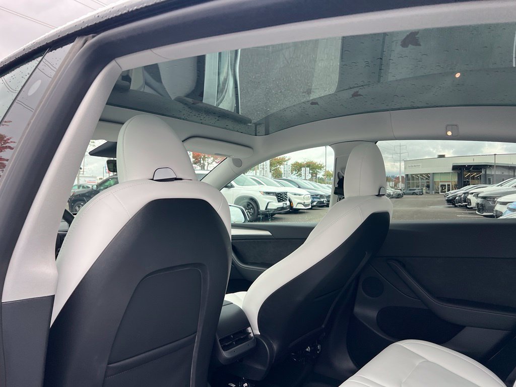 Used 2023 Tesla Model Y Performance AWD/4WD image 11