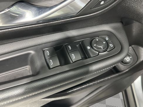 Used 2024 GMC Terrain SLT image 21