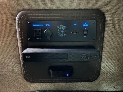 Used 2020 Chevrolet Express 2500 Explorer Limited SE w/ Enhanced Convenience Package image 34